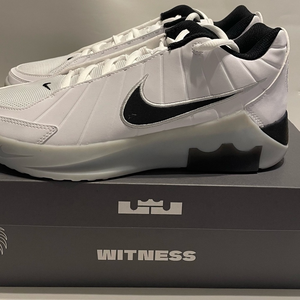 Nike Men's White and Black Athletic Shoes